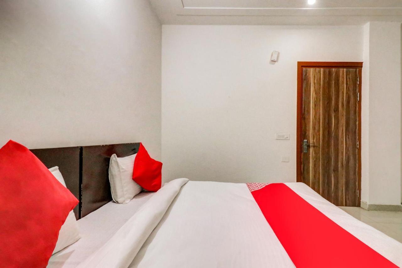Oyo 71597 The Shivaay Residency Ξενοδοχείο Γκουργκάον Εξωτερικό φωτογραφία